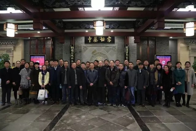 江蘇省中醫(yī)藥學(xué)會(huì)百余位專(zhuān)家老師參觀訪問(wèn)李良濟(jì)(圖7) 江蘇省中醫(yī)藥學(xué)會(huì)百余位專(zhuān)家老師參觀訪問(wèn)李良濟(jì)(圖7)
