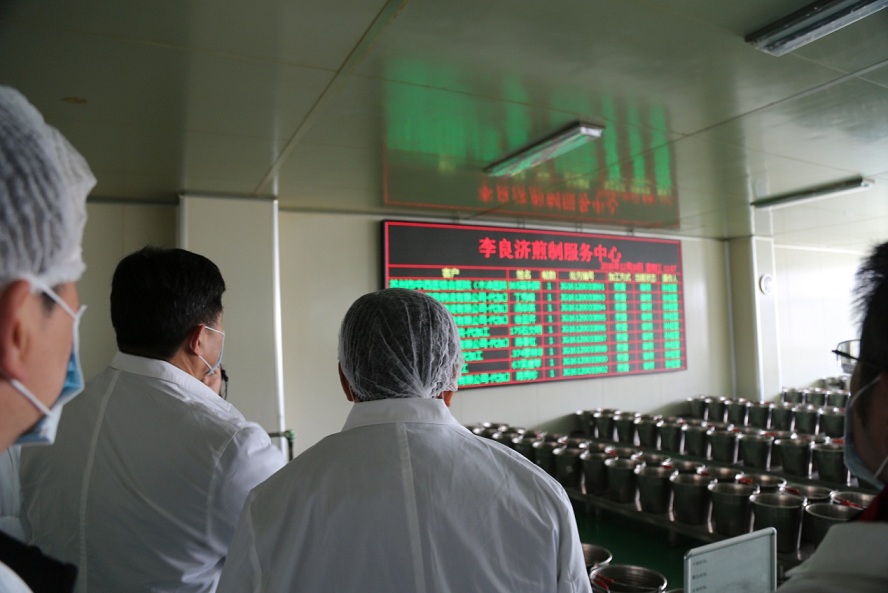 江蘇省旅游局秦景安局長(zhǎng)一行來我司參觀考察(圖5) 江蘇省旅游局秦景安局長(zhǎng)一行來我司參觀考察(圖5)